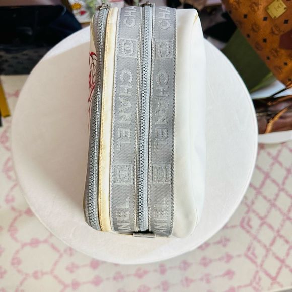 Rare Chanel Rose Floral CC Logo Large Cosmetic Double Zip Pouch Bag Clutch - Picture 3 of 13